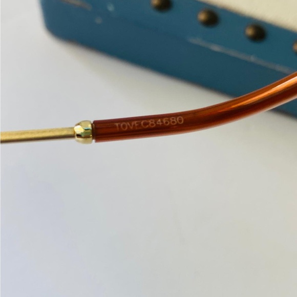 New - 💯 - Authentic  Gucci Ivory and Gold/ Green Gradient GG0522S Cat Eye Sung… - Picture 14 of 17